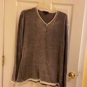 Men’s v-neck sweater
